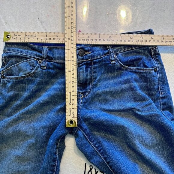 Old Navy The Flirt Bootcut Leg Jeans Women's 2 Short Blue Low Rise Medium Wash - Picture 12 of 12